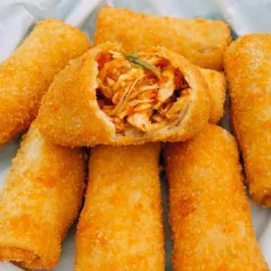 risol ayam suwir pedas