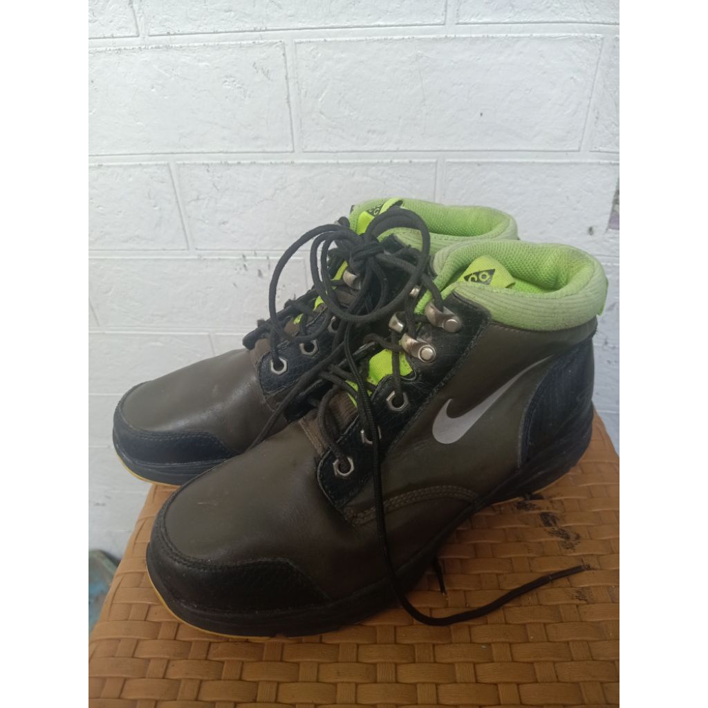 sepatu outdoor Nike acg