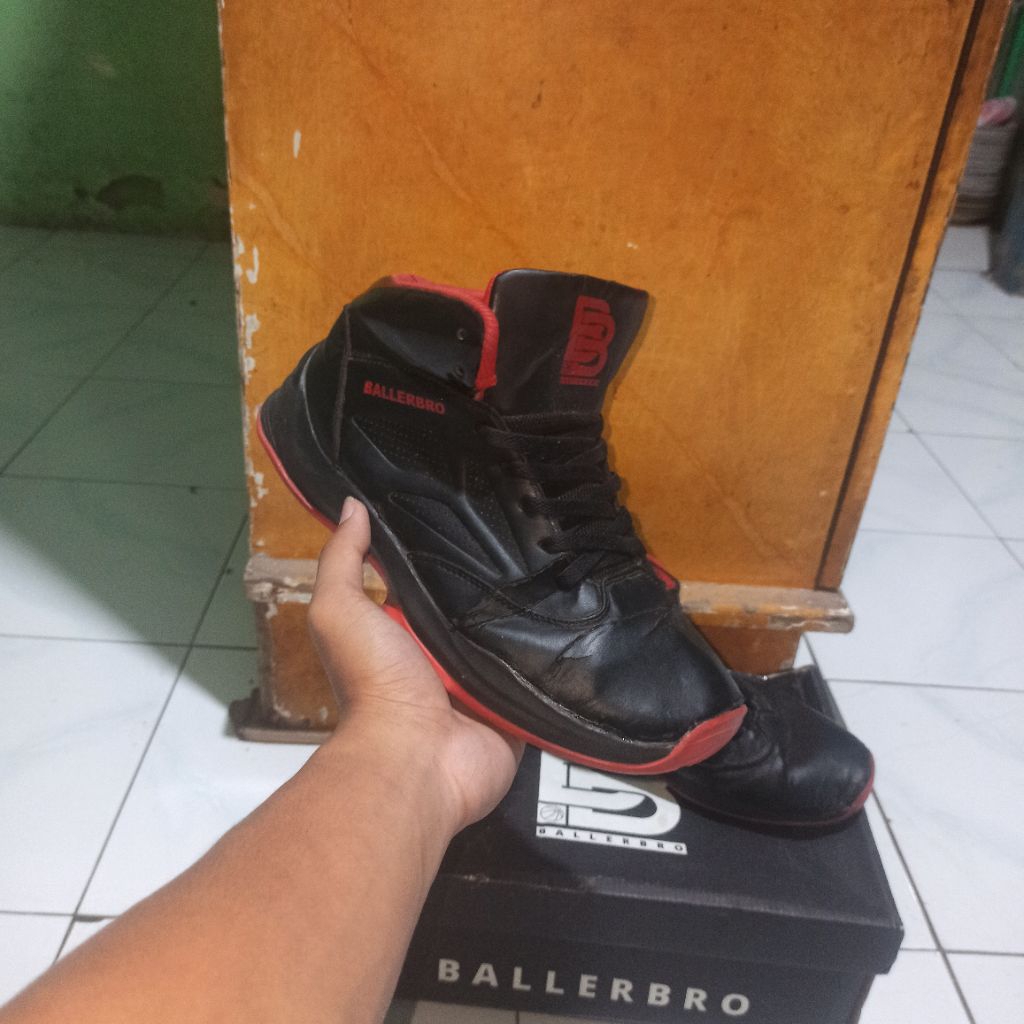 sepatu basket second ballerbro sz 41