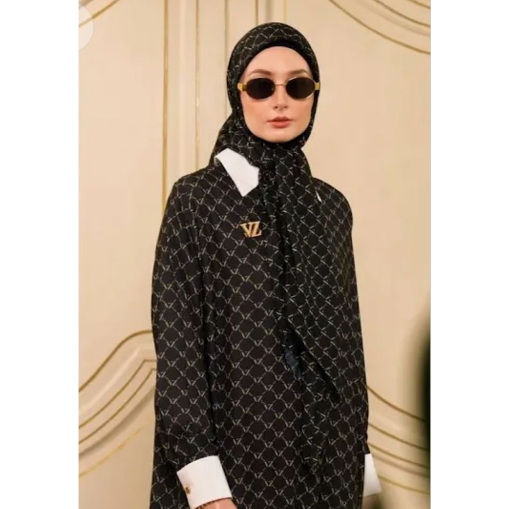 [New] Vivere Top Vivi Zubedi Vizu Monogram Black SM