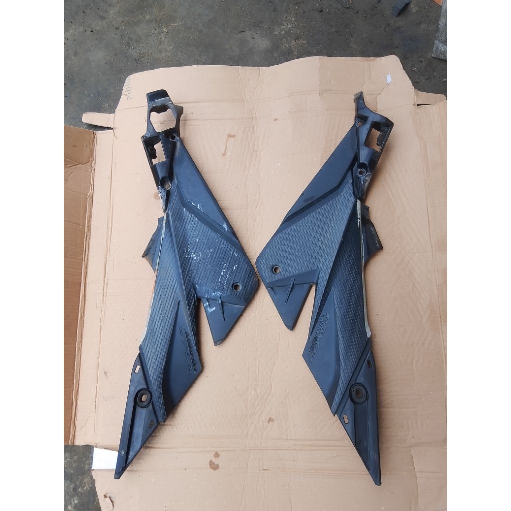 Cover Sambungan Bodi Cover Tutup Aki Accu Honda CB 150R LED Old Kode K15 Barang Second Original