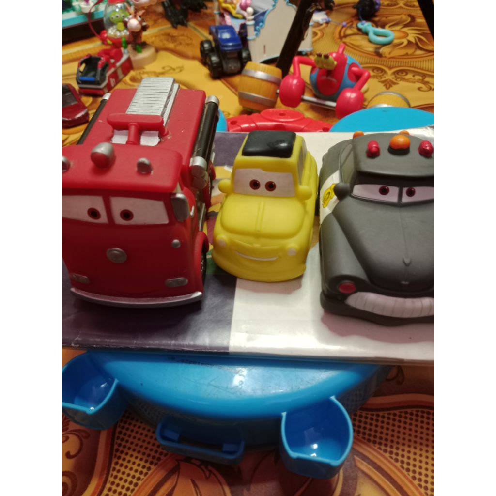 kendaraan mainan mobil cars disney radiator, cars sheriff disney pixar, cars luigi disney pixar