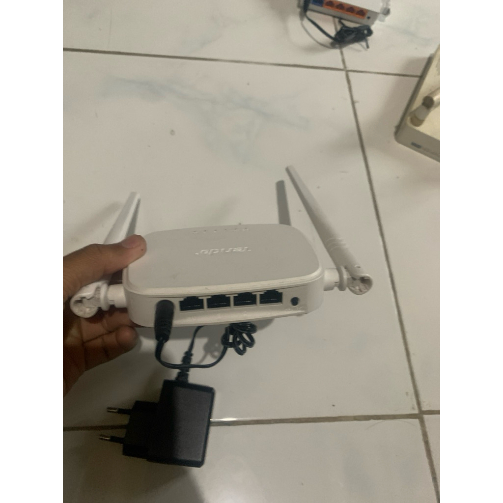 router TENDA N300 bekas