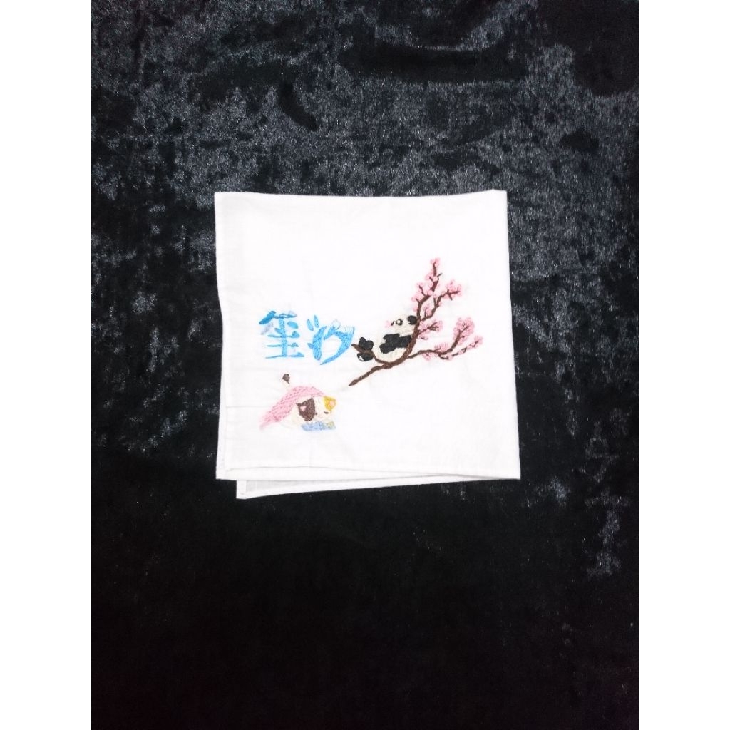 Sapu tangan custom nama dan bunga