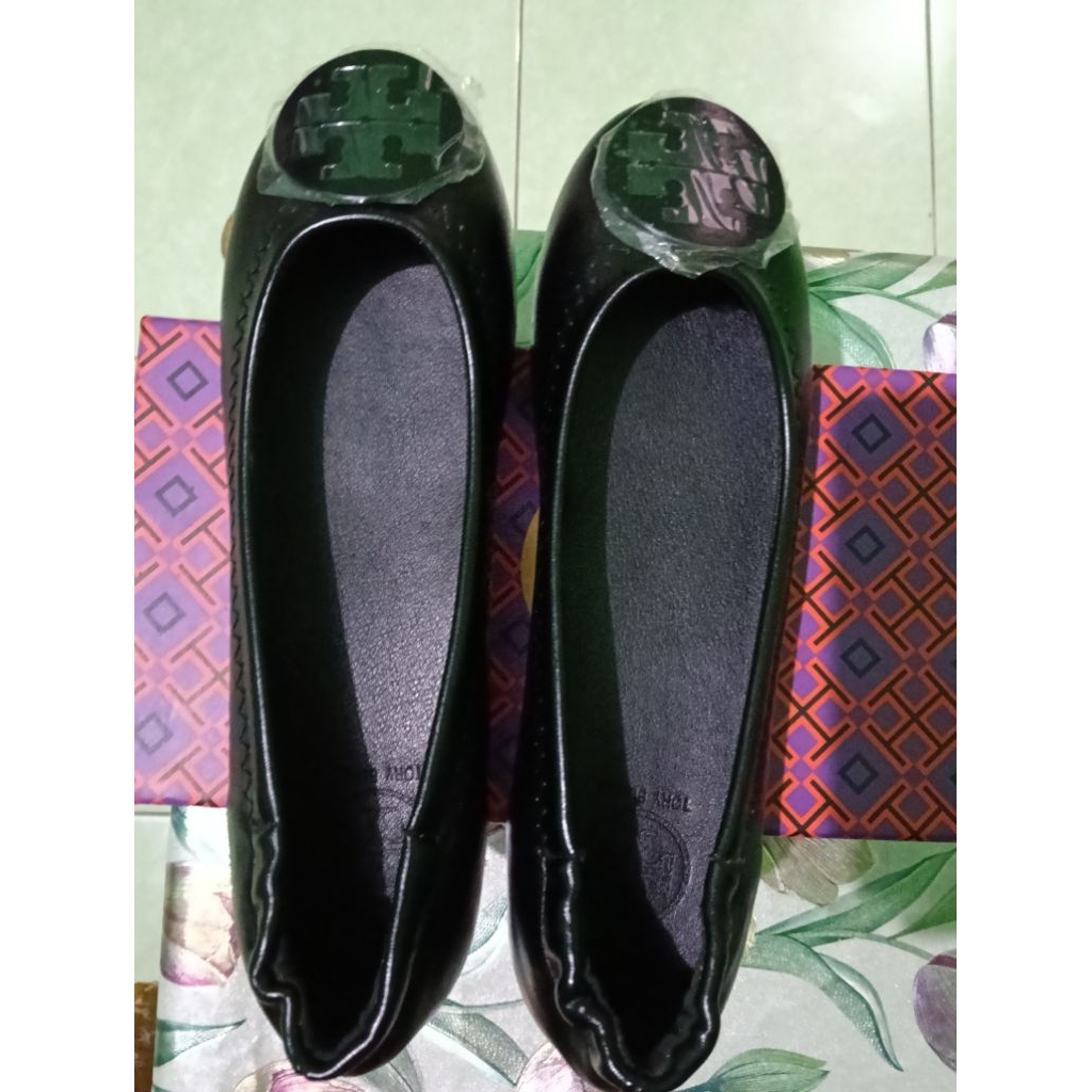 Preloved sepatu Tory Burch flat shoes warna hitam|sepatu wanita|sepatu flatshoes|sepatu hitam