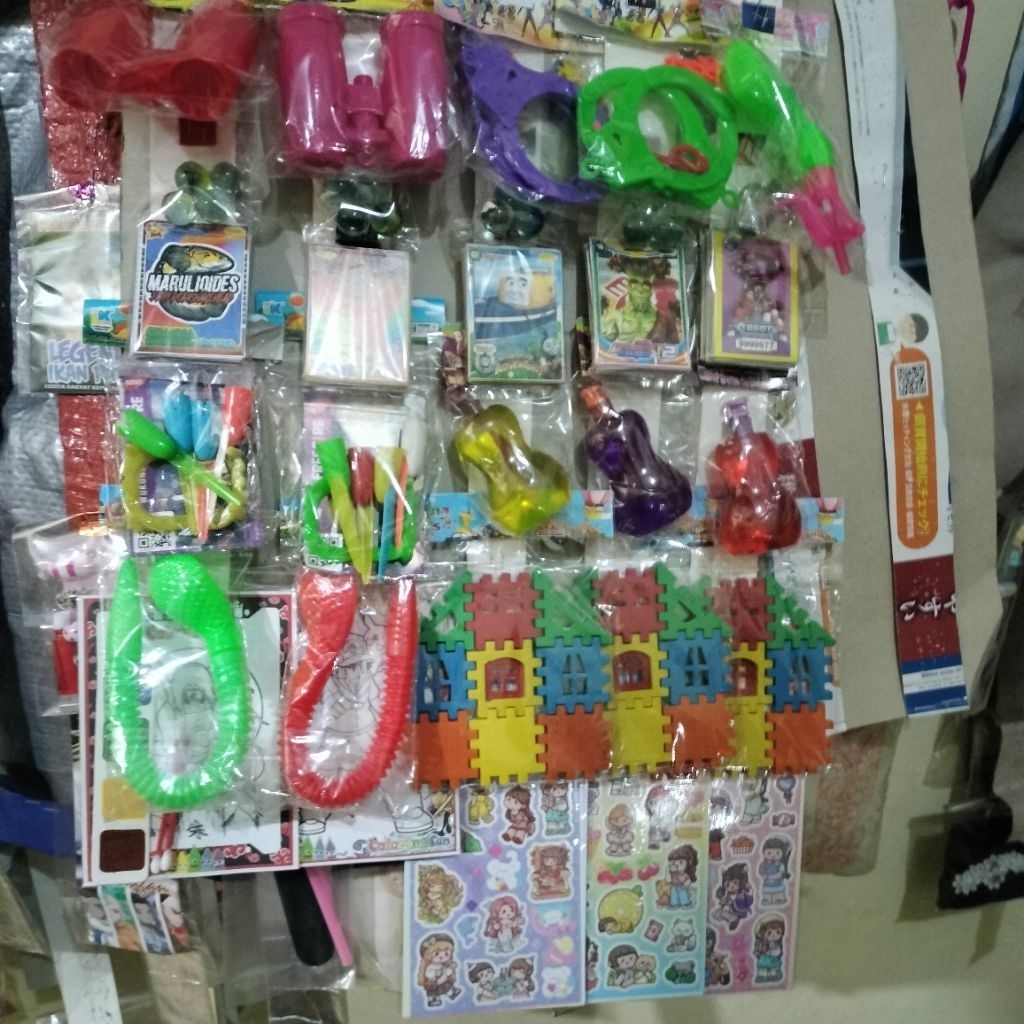 mainan dan accesories rentengan serba 2000