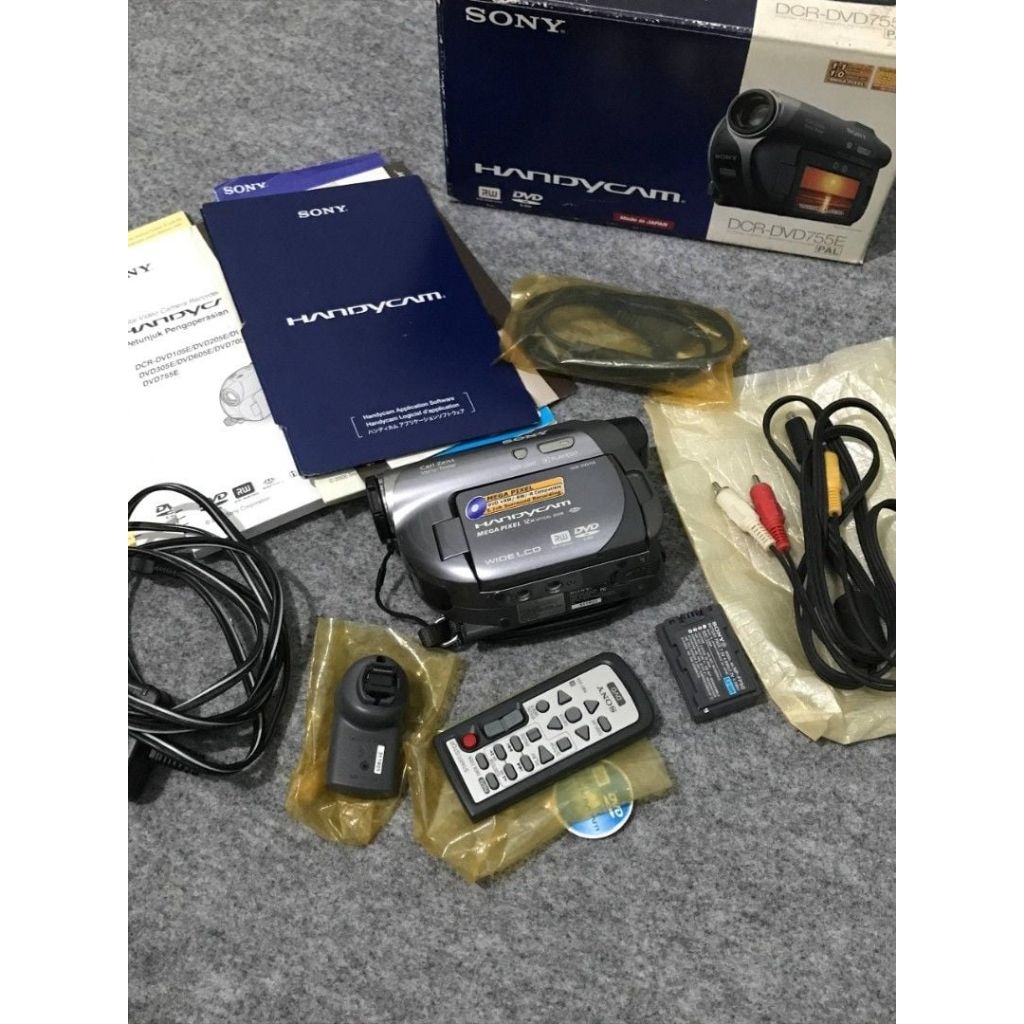 Handycam Sony DVD755E Bekas