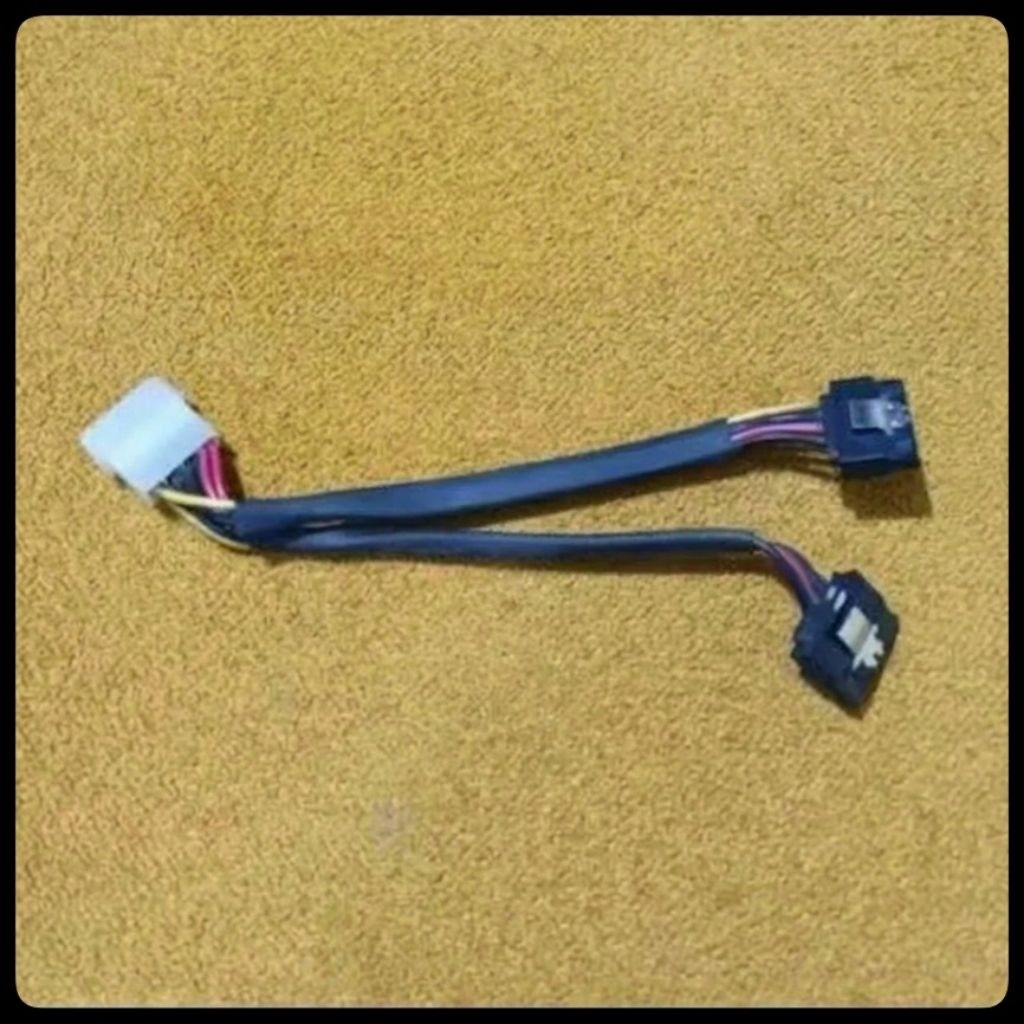 Kabel Molex Male to Dual SATA Power ex Built-up