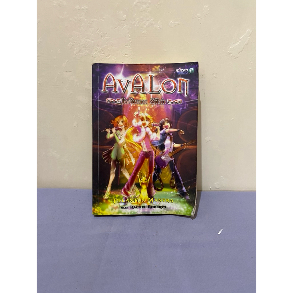 Avalon Jalinan Sihir: Pelantun Mantra - Rachel Roberts