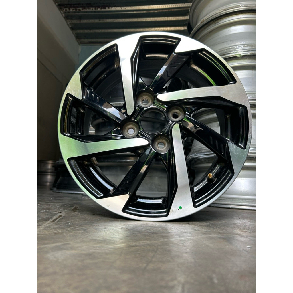 velg serep new sigra R14 PCD 4/100 kondisi bekas masih bagus