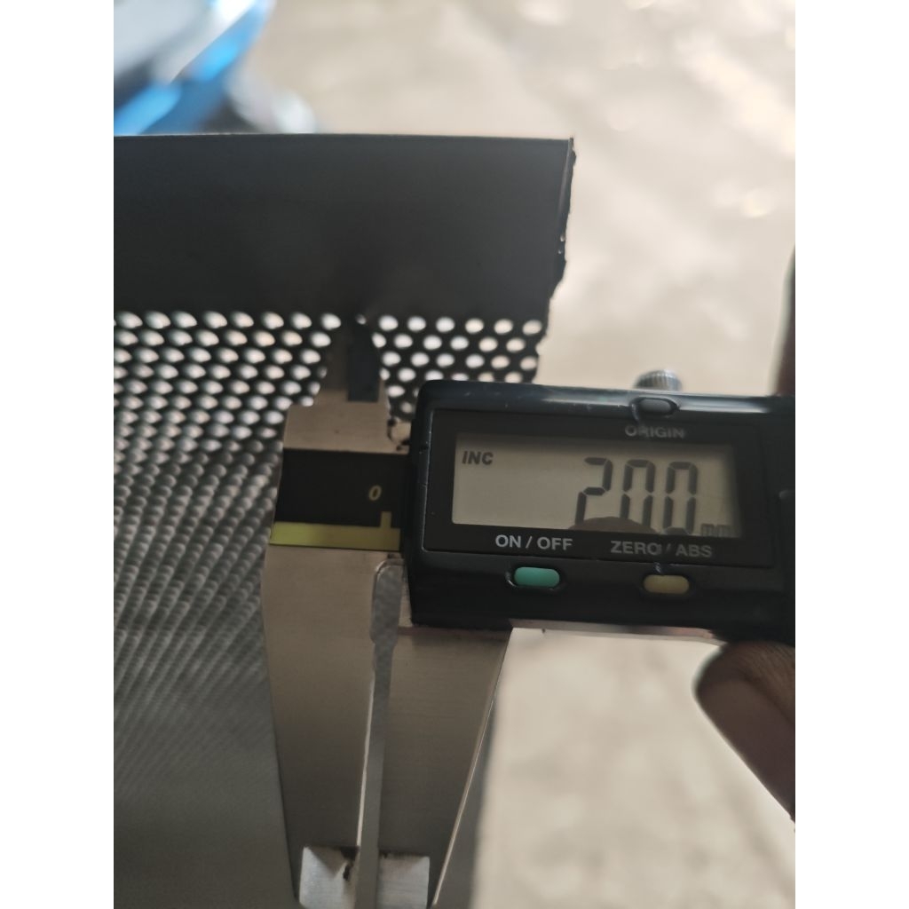 plat stainless lubang 304 tebal 1mm lubang 2mm 1mtrx1.2mtr