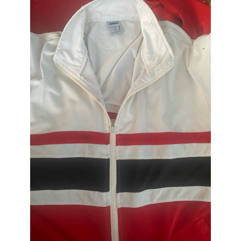 Jaket Filla merah putih