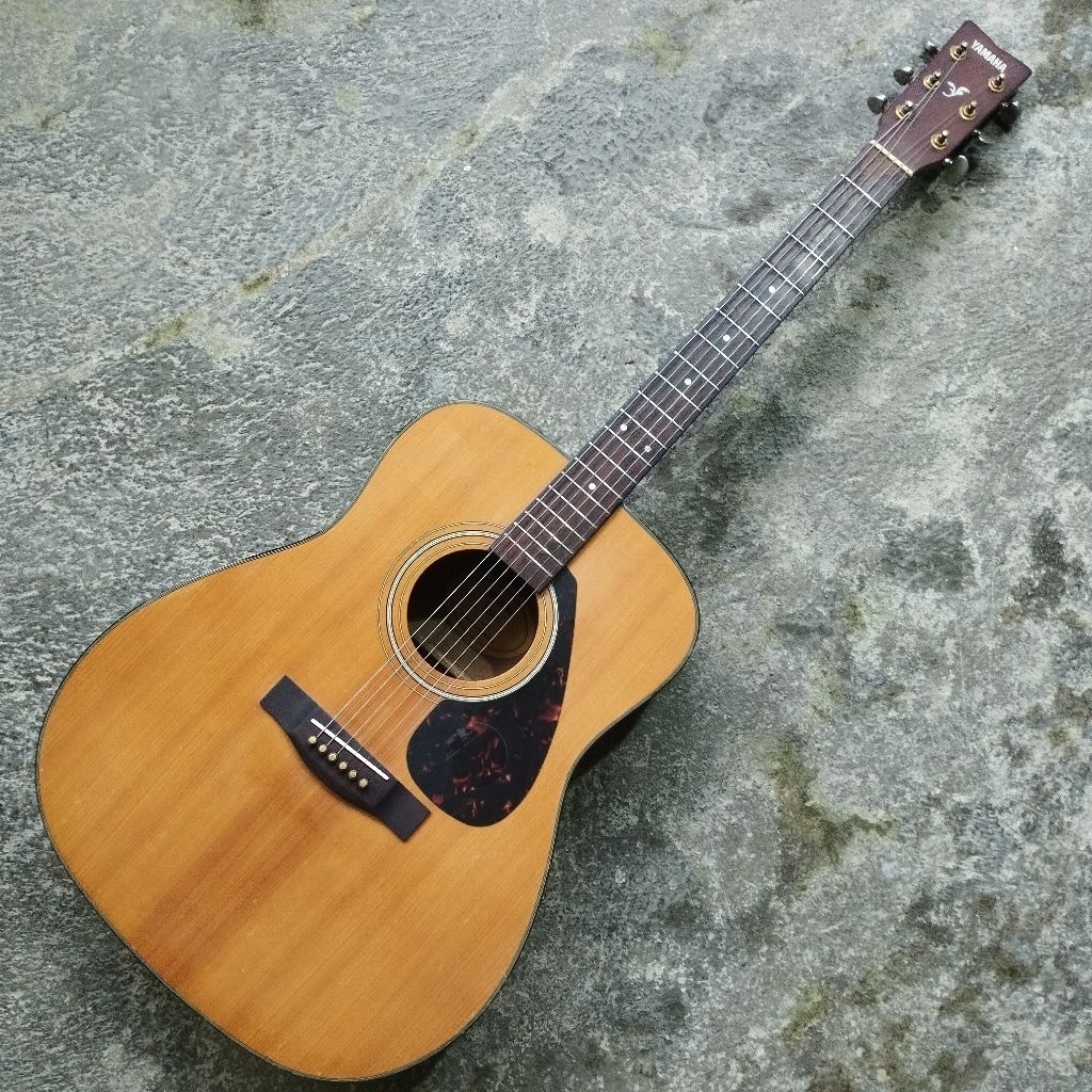 GITAR AKUSTIK ORIGINAL YAMAHA F335 SECOND SUDAH UPGRADE ELEKTRIK PASIF TANPA BATRE