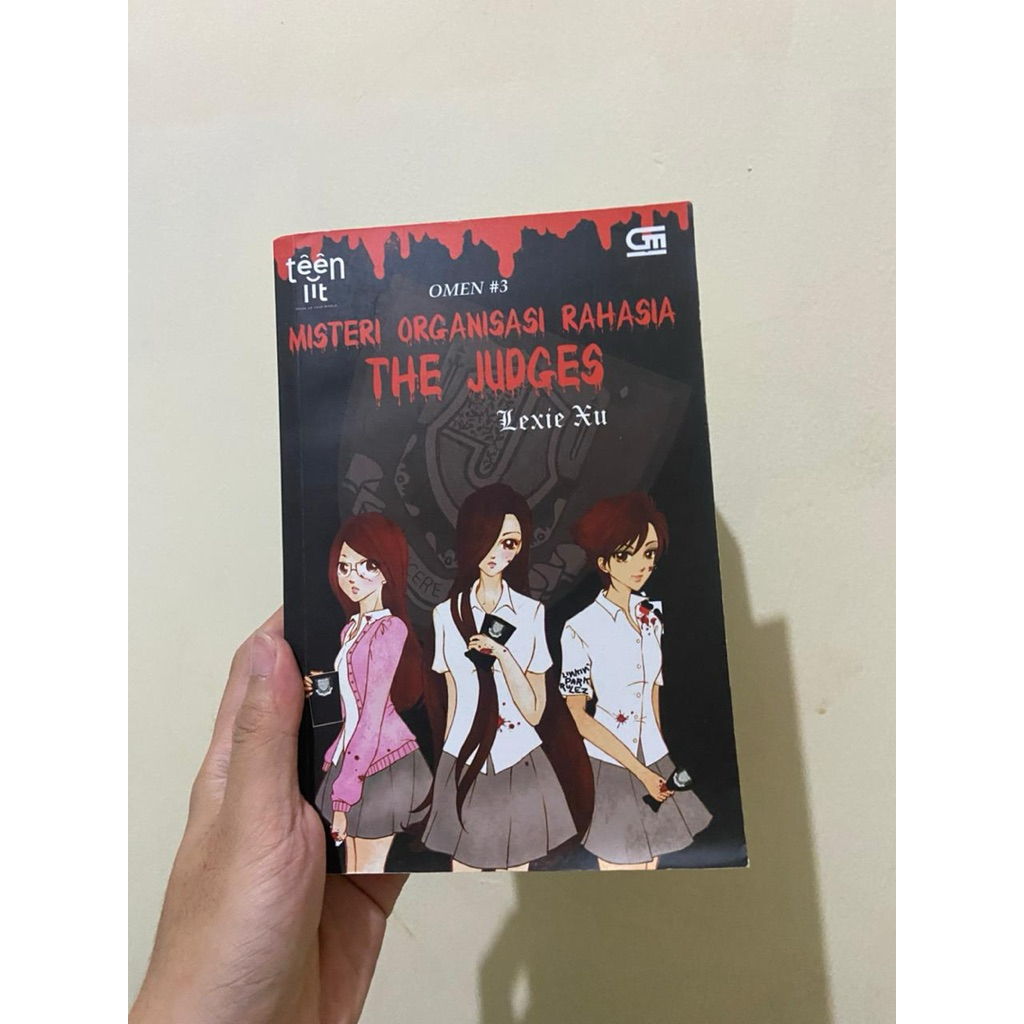 Novel Misteri Organisasi Rahasia The Judges - Lexie Xu (Original) Omen Series #3 Preloved