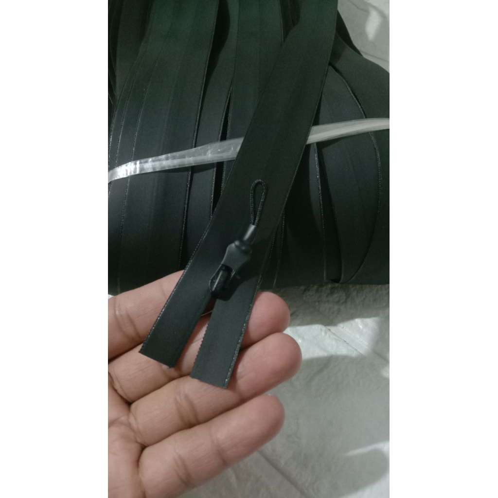 Daun resleting no3,jual (1 meter)waterproof + kepala sleting