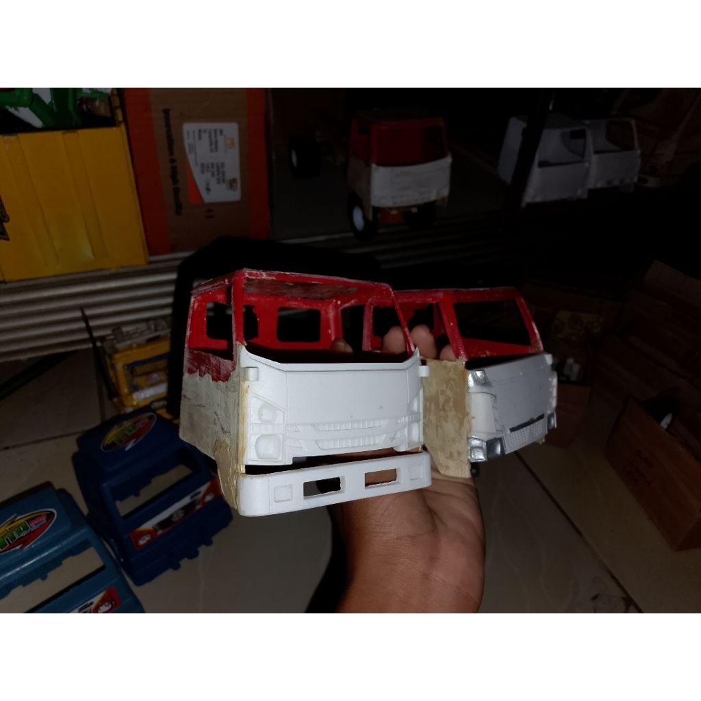 Kabin GigaNmr71 miniatur skala truk plastik