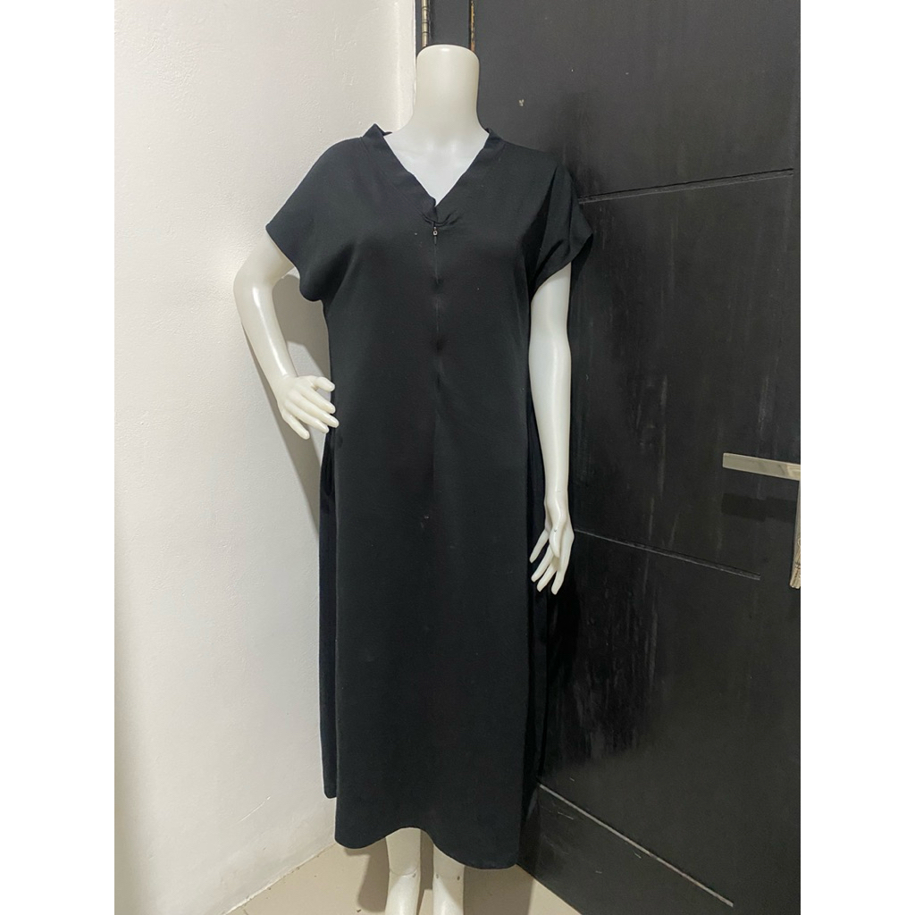 KOLPRI - Dress tanpa lengan midi hitam outer