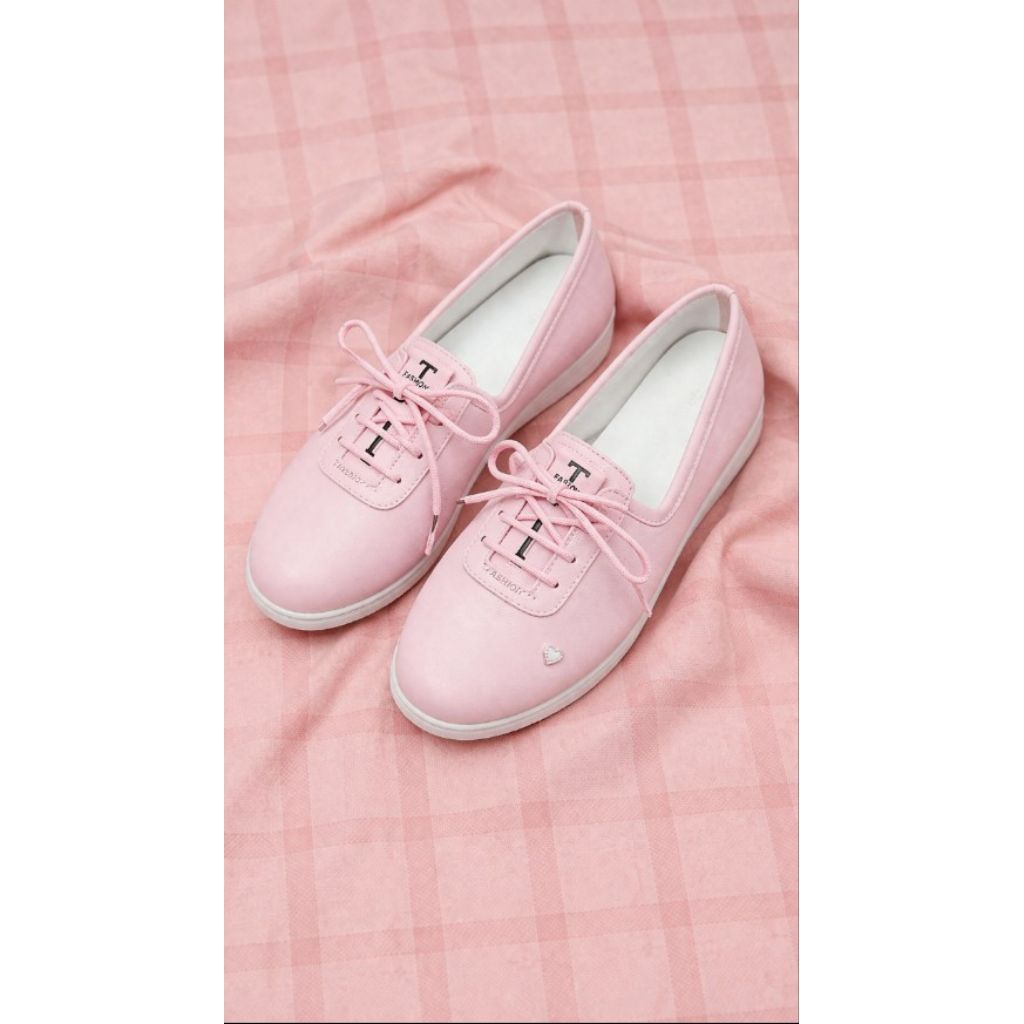 (PRELOVED) Sepatu Casual Wanita Soft Pink size 40