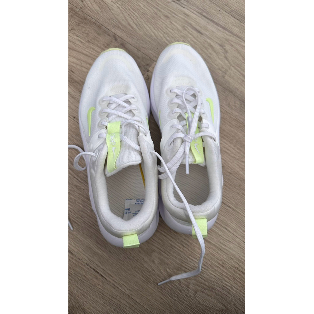 PRELOVED SEPATU NIKE WANITA SIZE 38,5