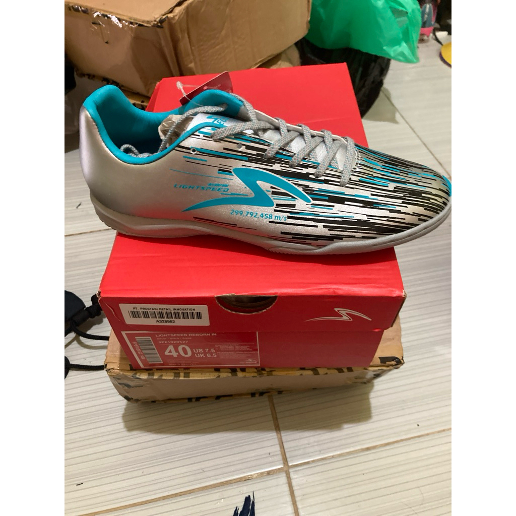 Sepatu Futsal Specs Lightspeed Reborn in silver black aqua