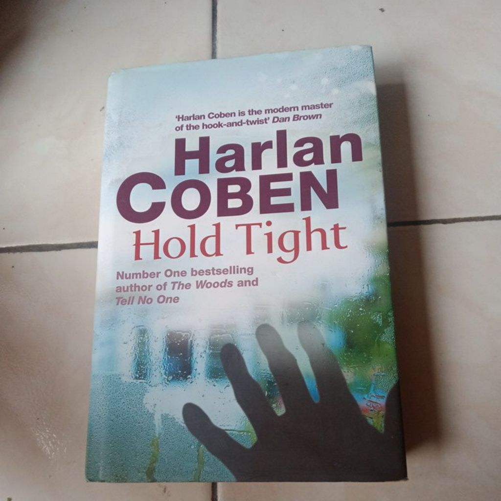 Buku Harlan coben hold tight