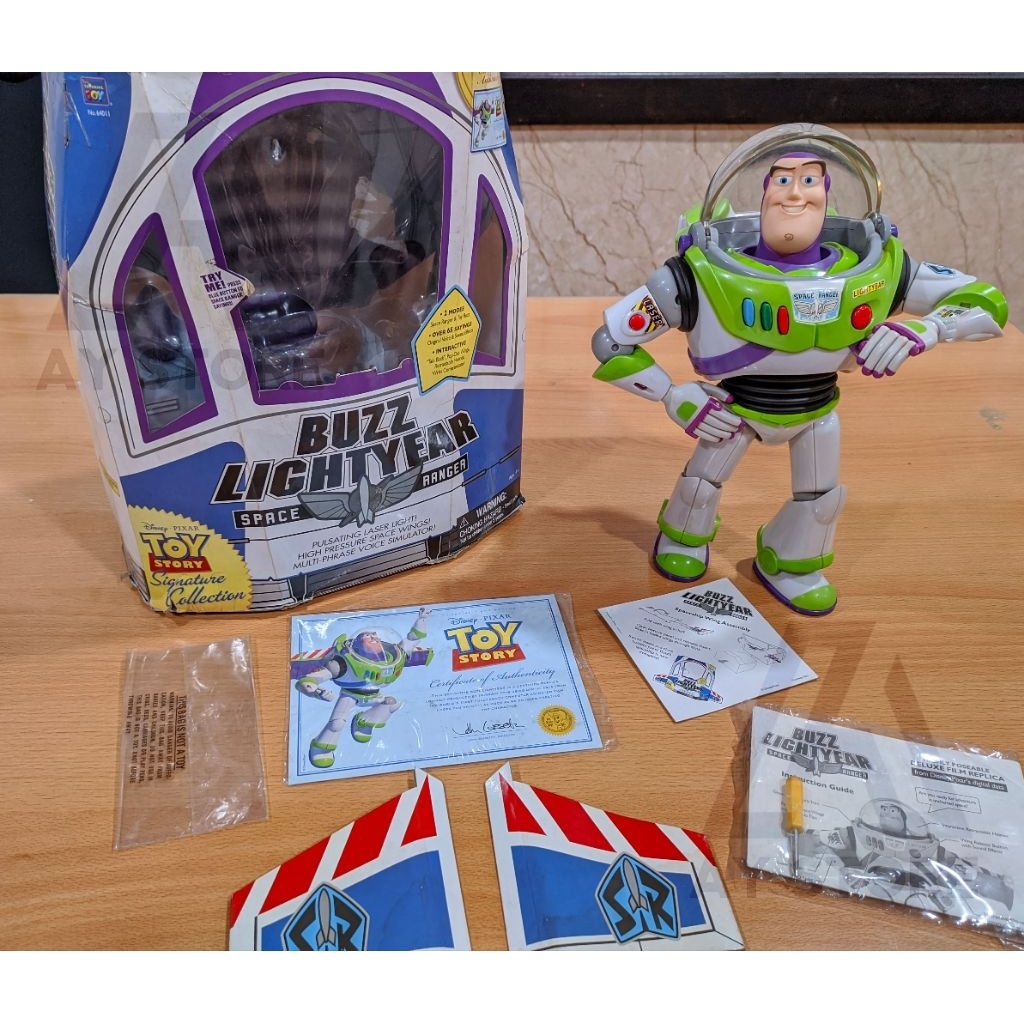 Buzz lightyear Toy Story Signature Collection Thinkway Toys