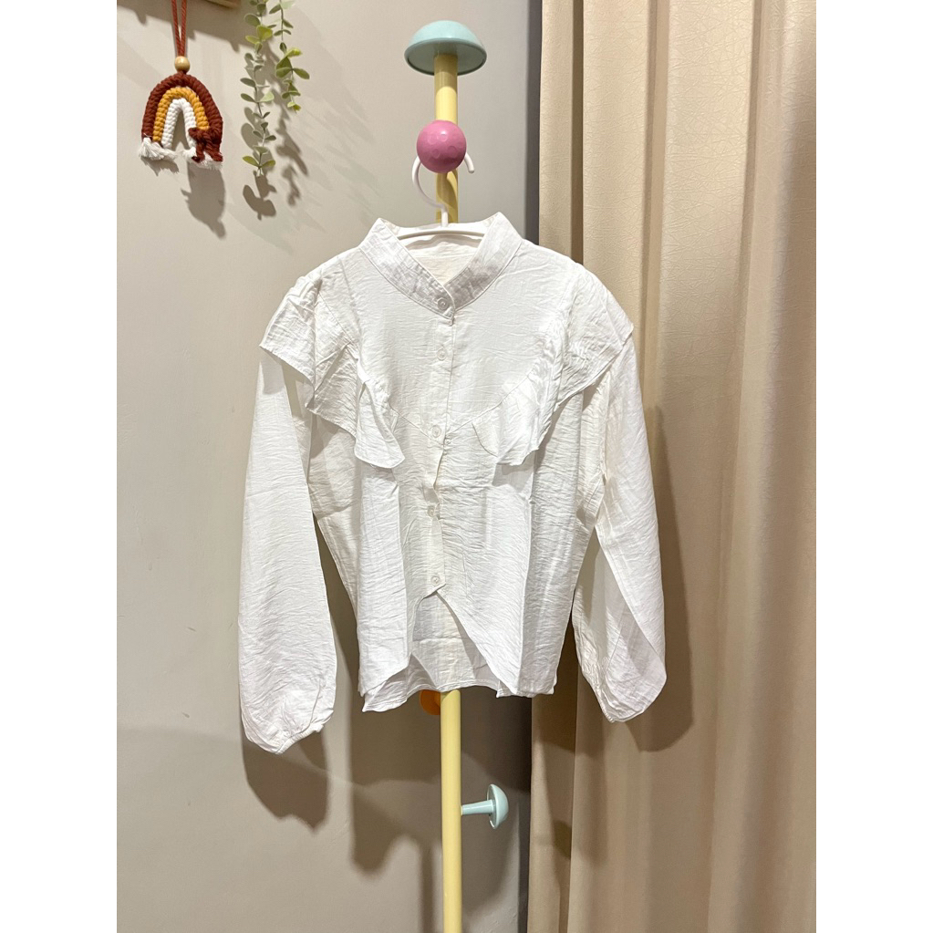 Blouse ruffle putih