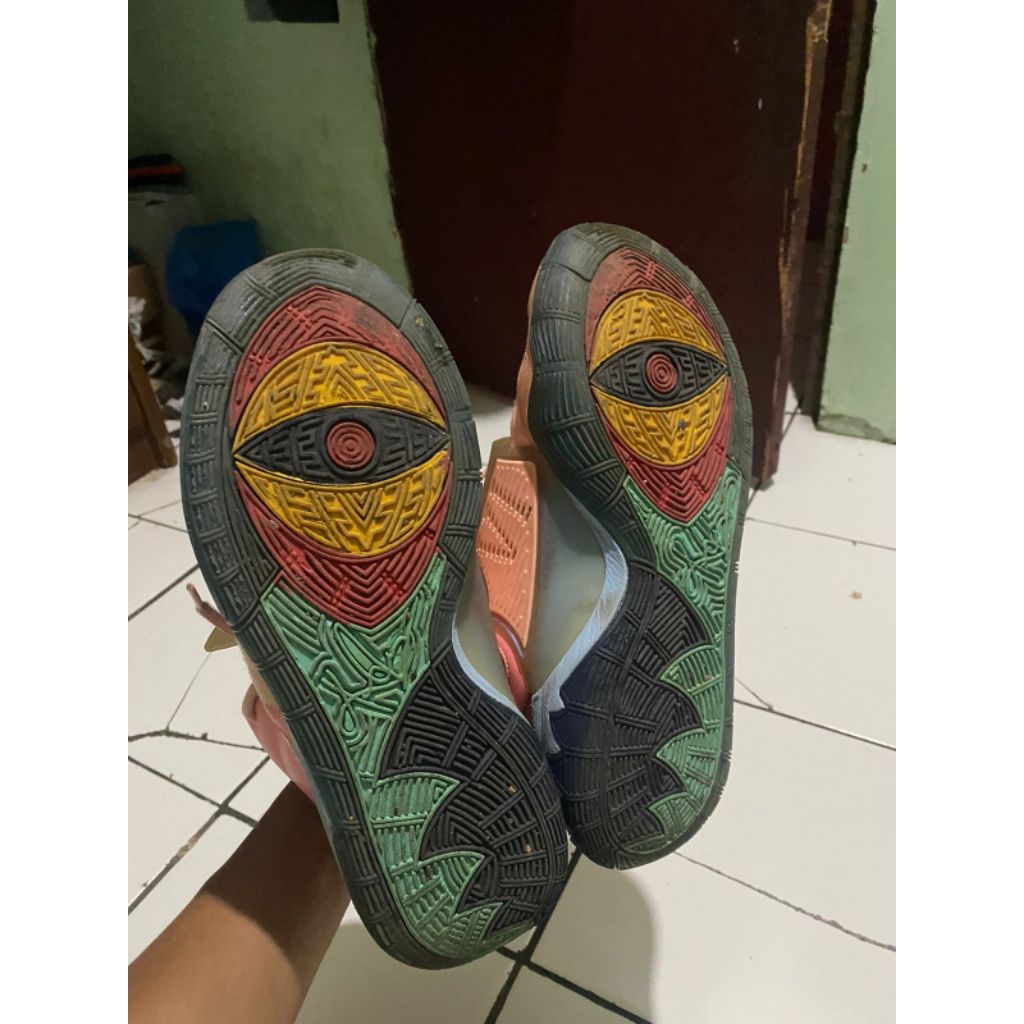 sepatu basket kyrie