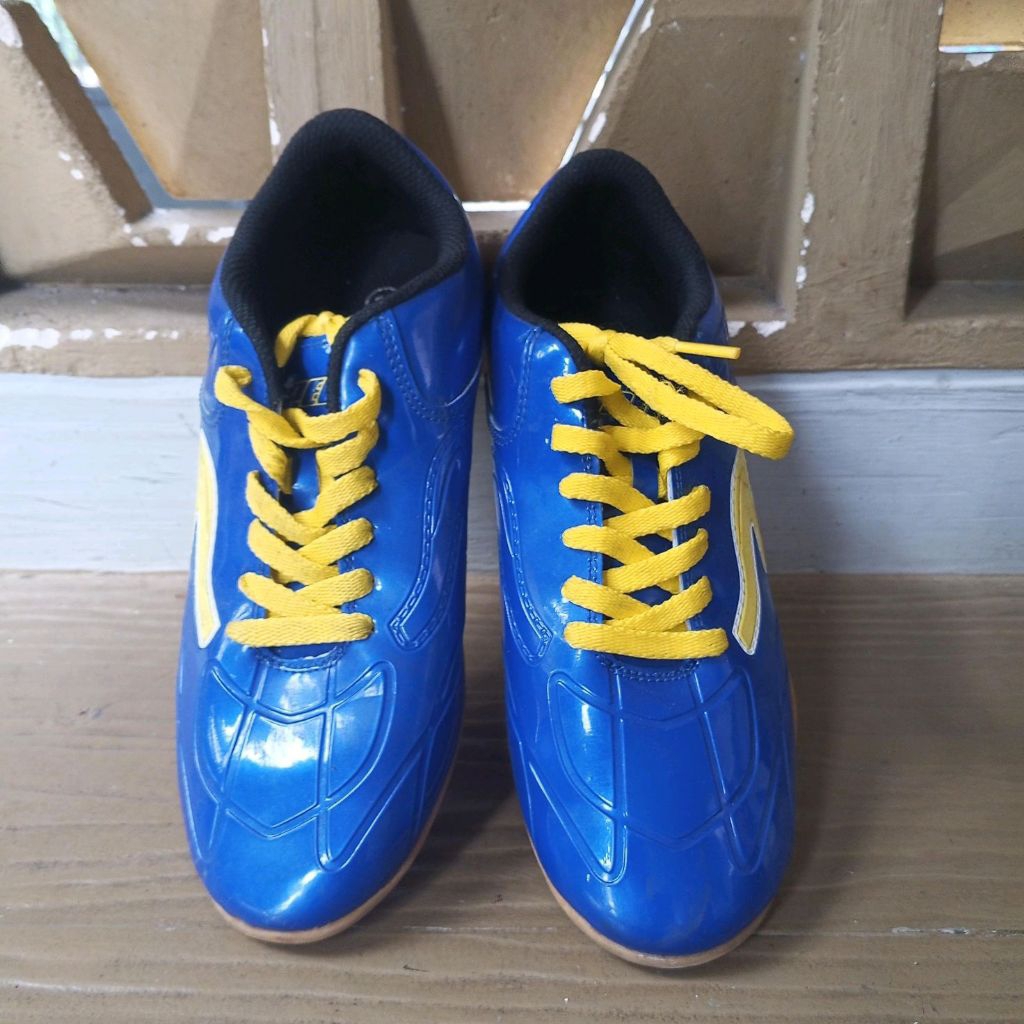 sepatu futsal speed second bekas mulus siap pakai