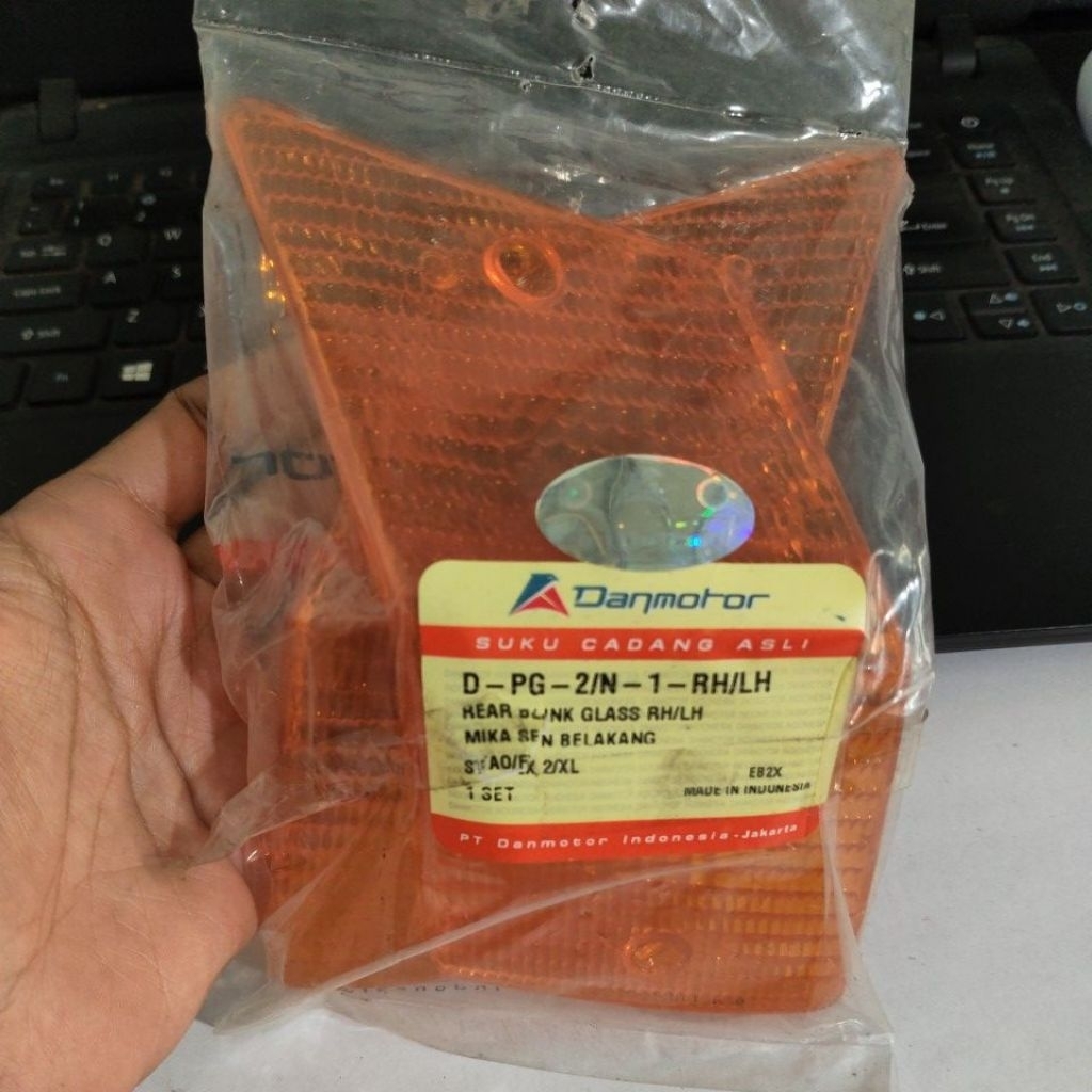 MIKA SEIN BELAKANG VESPA EXCEL,PX EXLUSIVE (DANMOTOR)