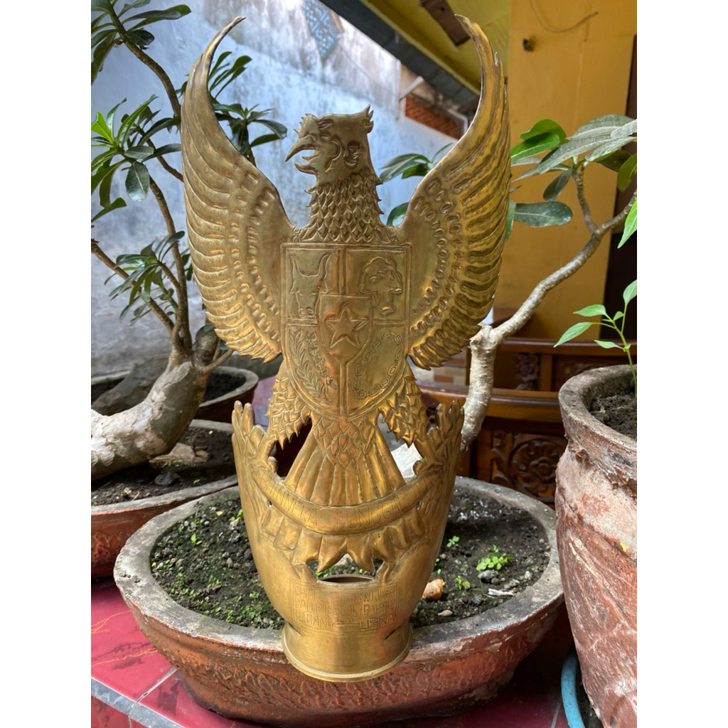LAMBANG GARUDA/PATUNG GARUDA/PATUNG GARUDA KUNINGAN/PATUNG GARUDA ANTIK/BARANG ANTIK/BAHAN KUNINGAN