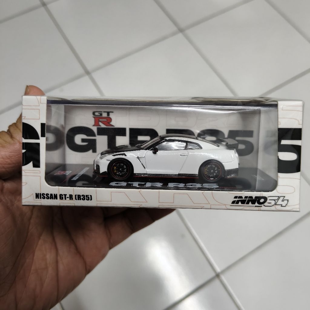 Inno64 1/64 Nissan GT-R R35 Nismo White