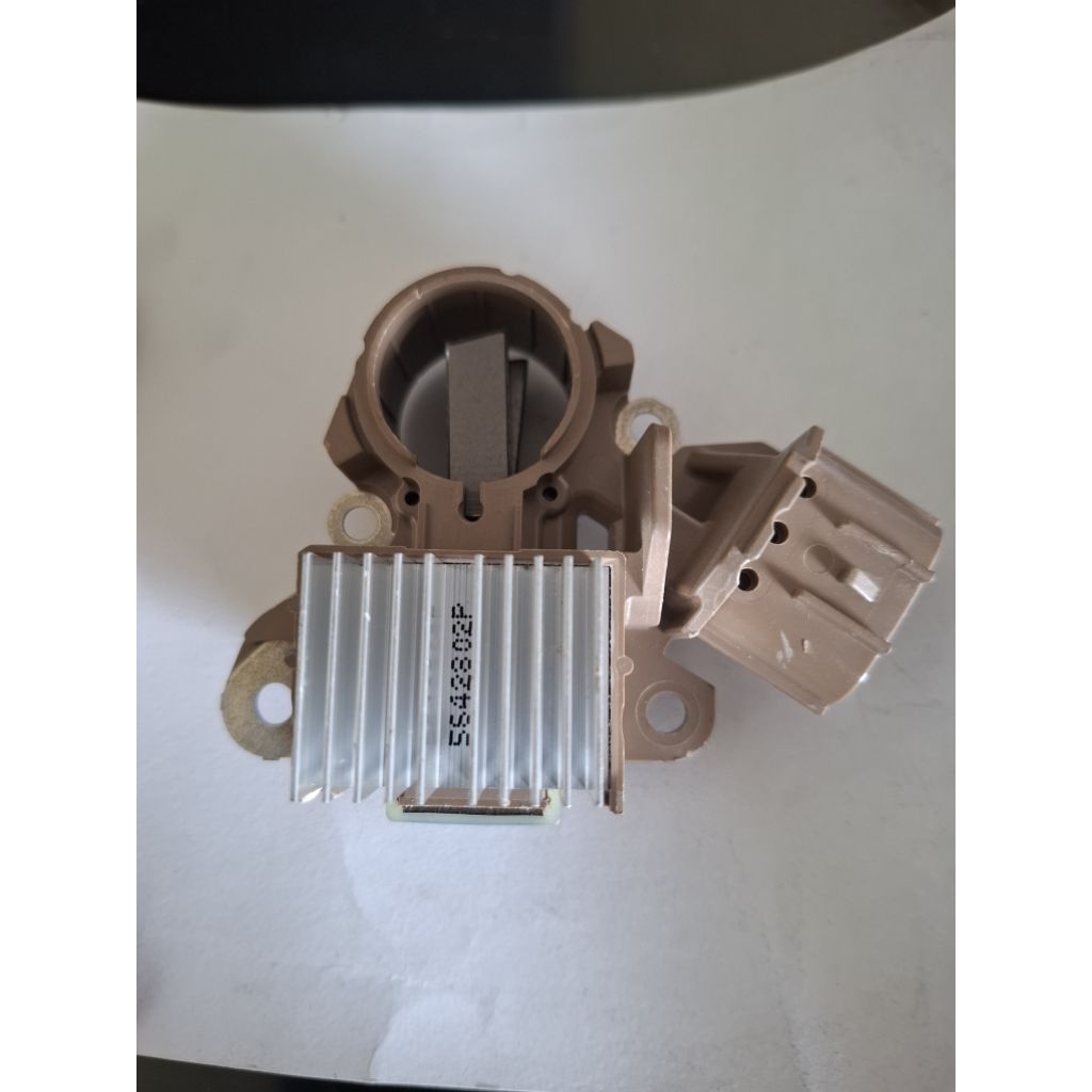 IC CAS NISSAN JUKE/LIVINA/IC REGULATOR ALTENATOR NISSAN JUKE LIVINA