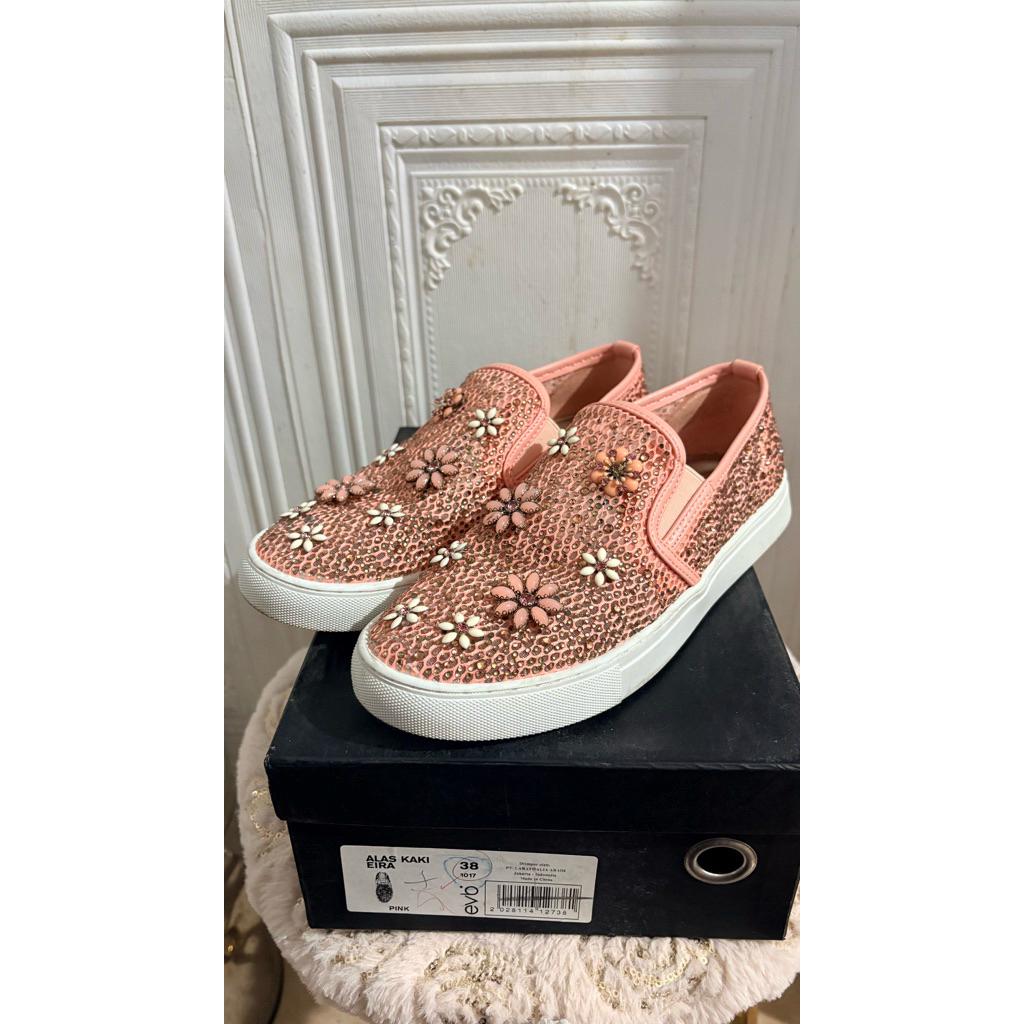 Sepatu/sneaker EVB