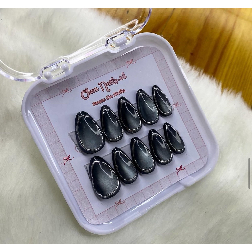 Chaanails.id Cat eye hitam silver dengan Chrome