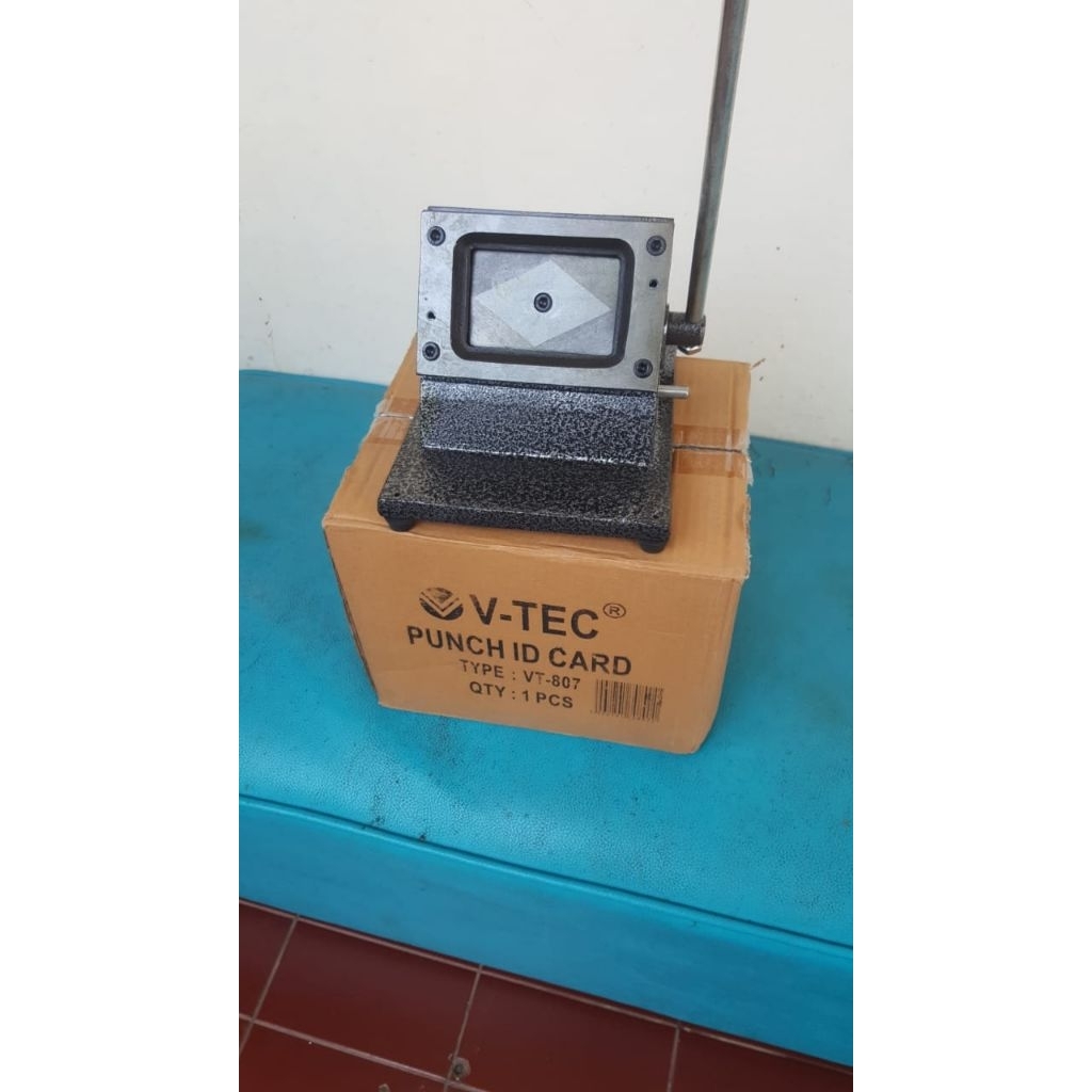 Mesin alat Plong Idcard Pemotong Pembolong Pvc Vtec V-tec Punch Id Card Name Card Pvc Cutt Cutter
