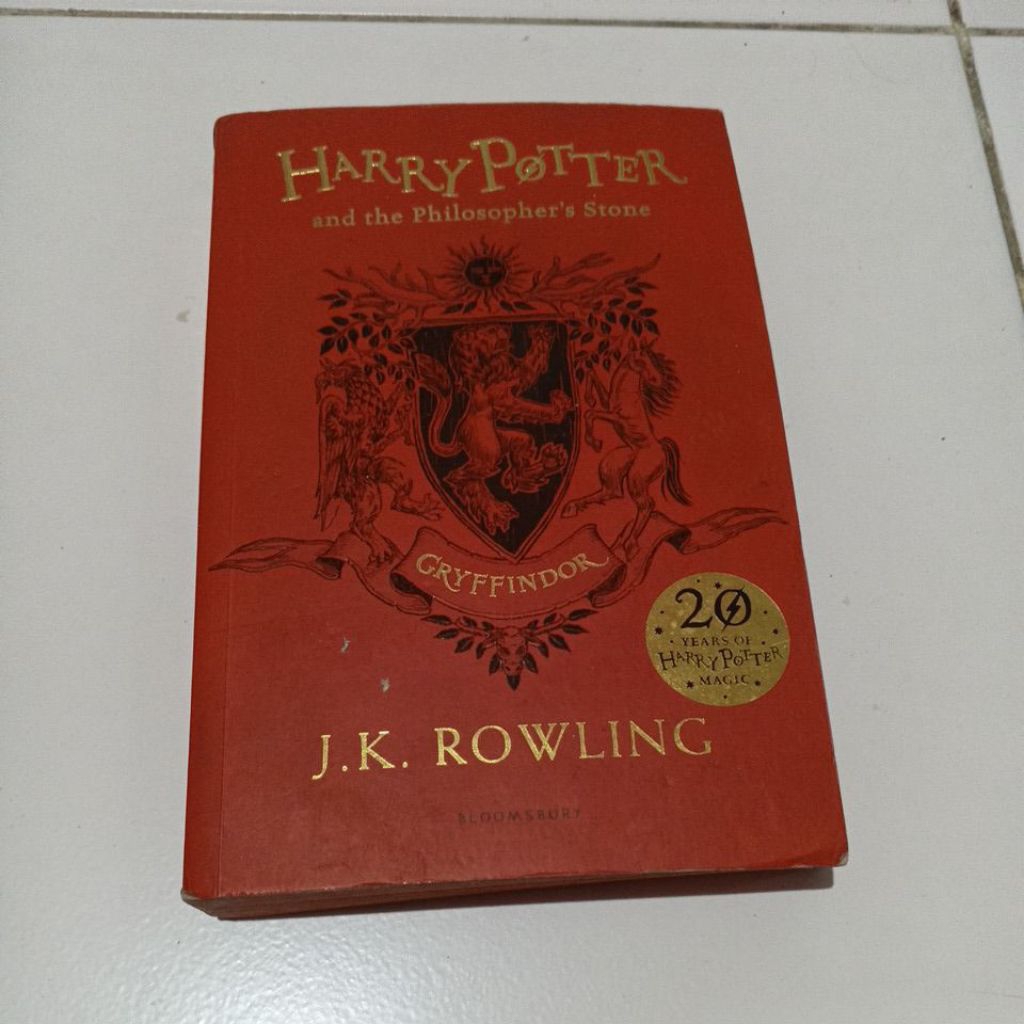 Novel preloved Harry Potter and the philosopher's stone