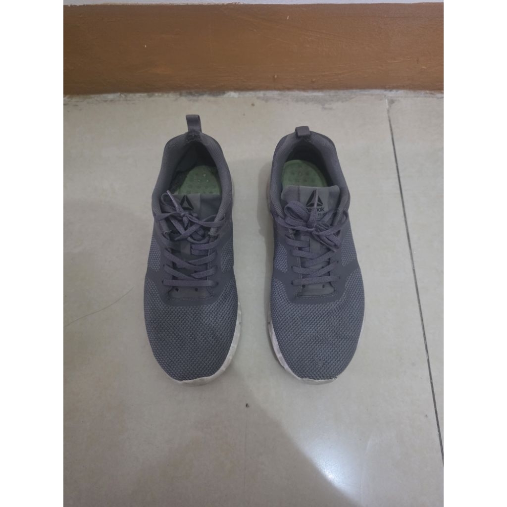 Sepatu Reebok Wanita Abu2 Size 38 Seken Bekas Pakai Original Made Vietnam Sepatu Olahraga Lari Banta