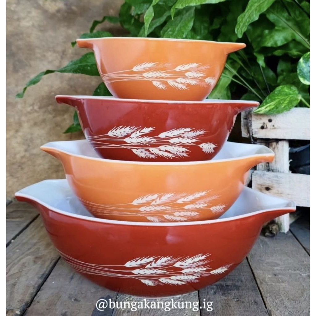 Pyrex USA casserole Cinderella autumn harvest