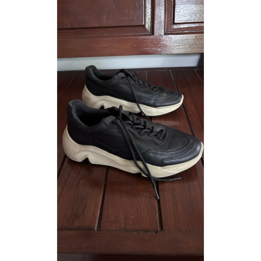 preloved sepatu ecco