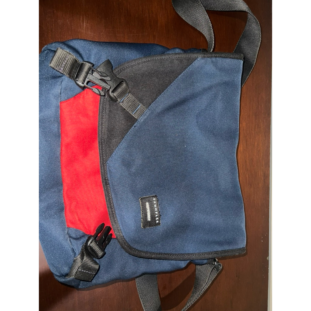 crumpler laptop / sling bag