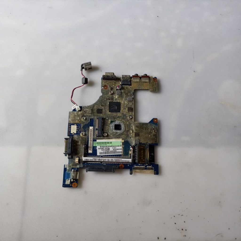 Motherboard laptop Toshiba NB520 Rusak