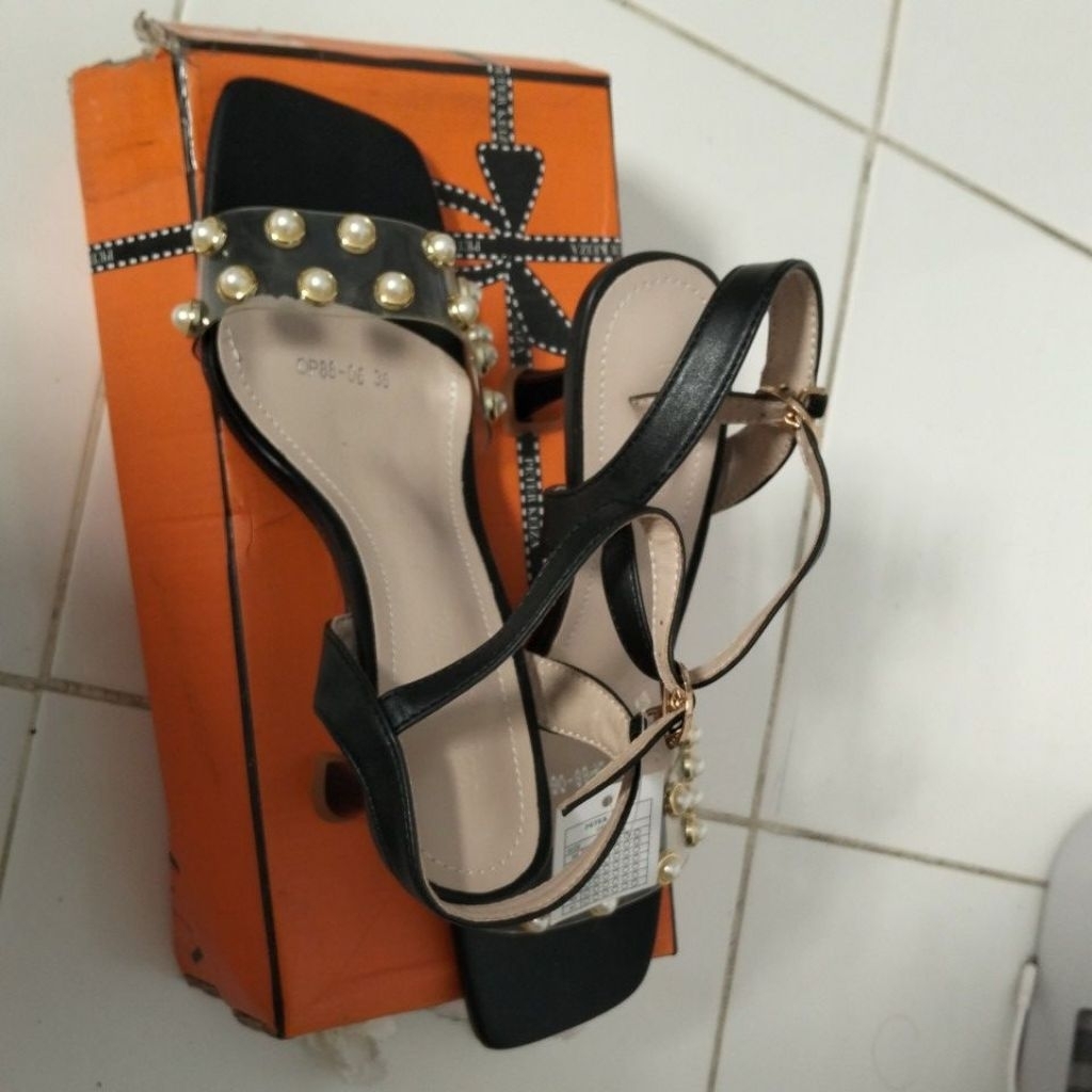 heels Peter keiza