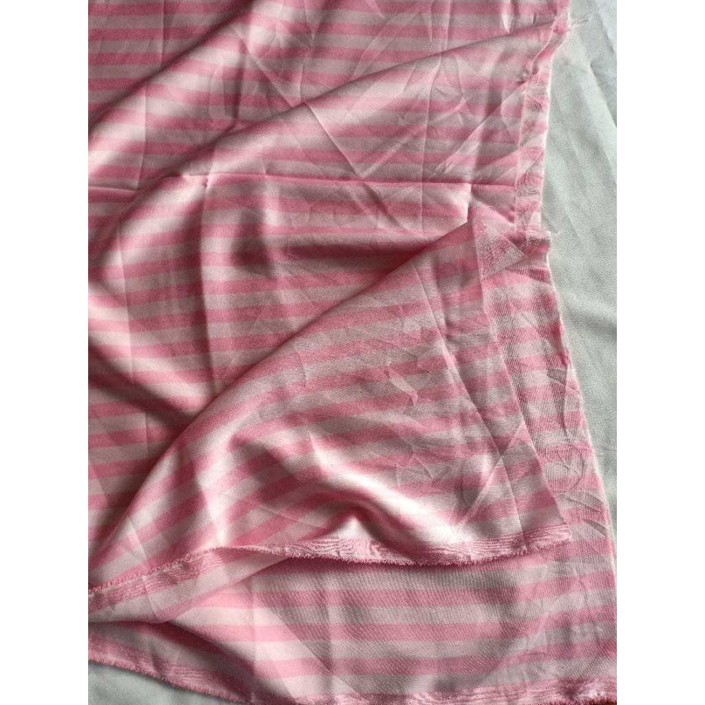 KAIN SATIN SILK MOTIF SALUR PINK PUTIH (100-180 cm)