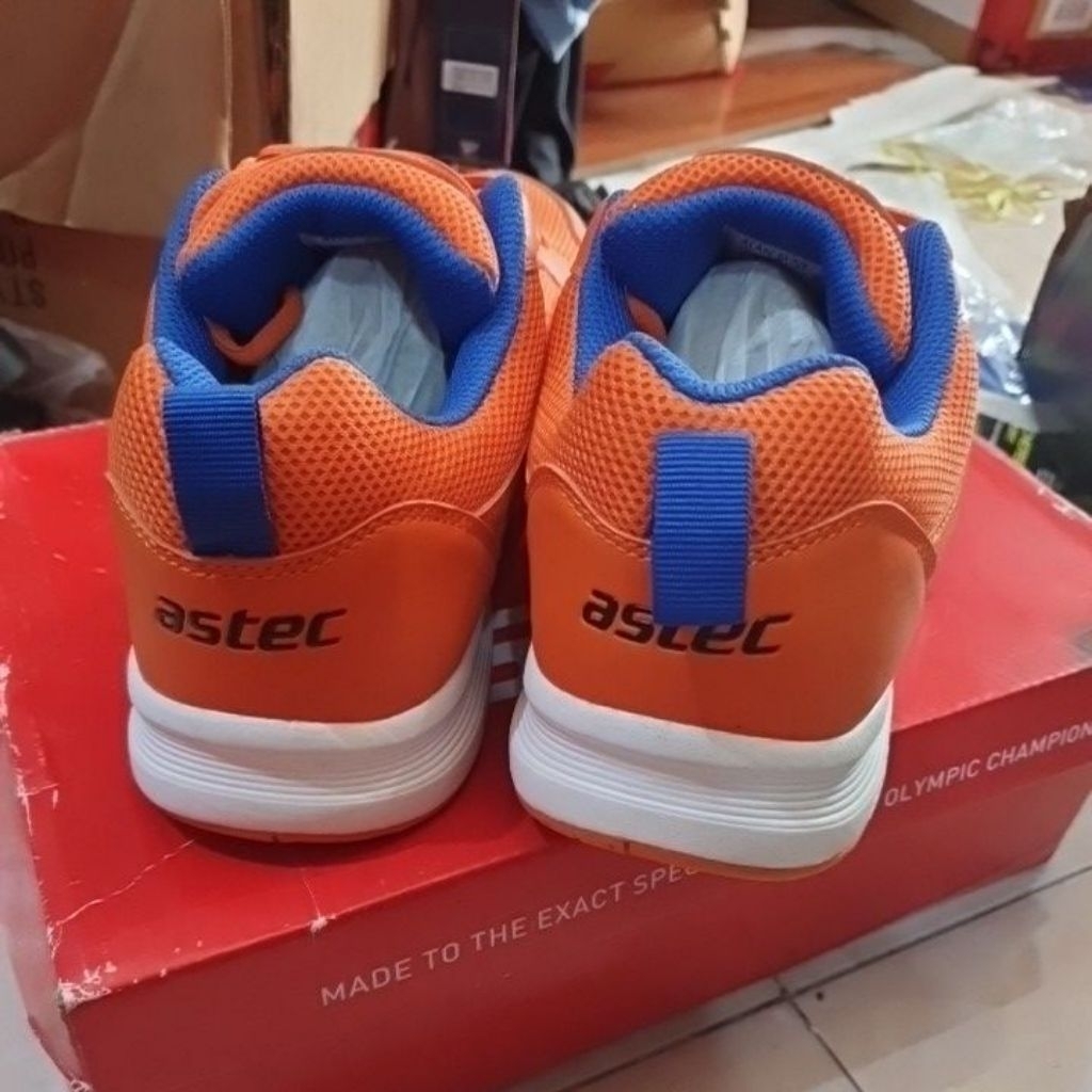 sepatu astec hawke badminton