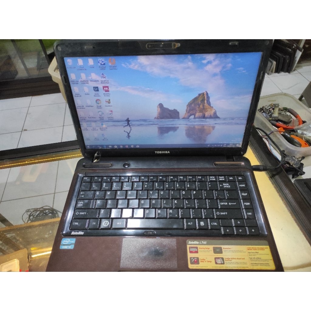 Laptop Toshiba L745 core i3 minus batrei