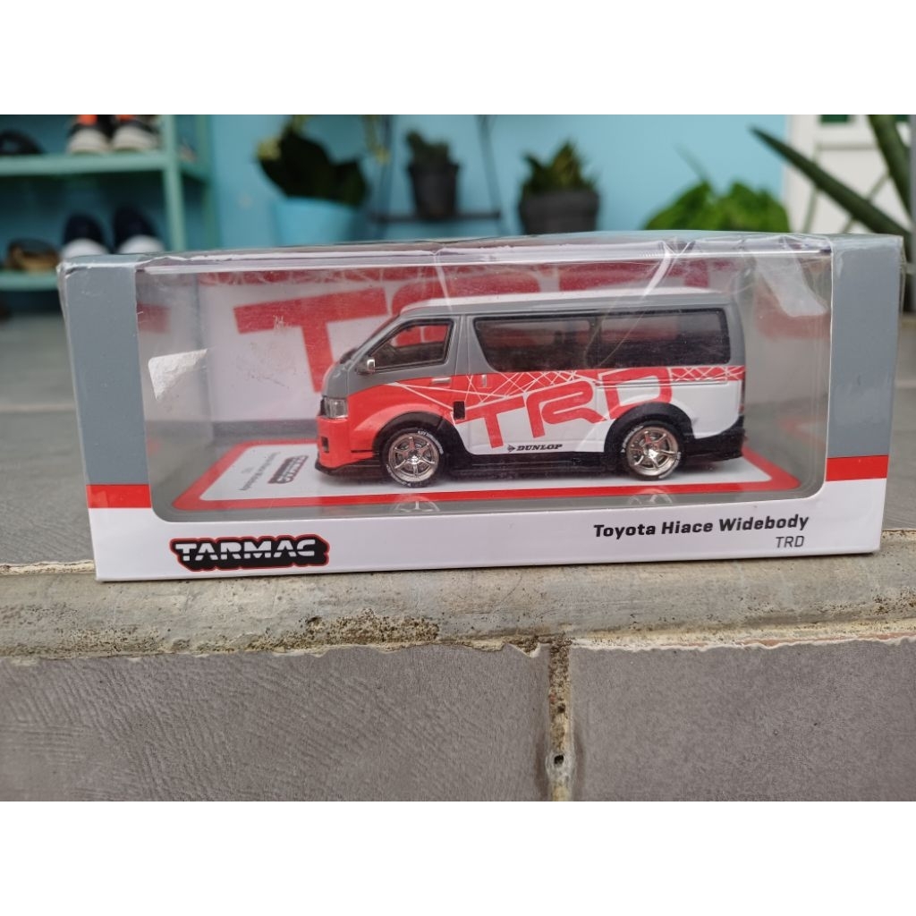 Tarmac 1:64 Toyota Hiace Widebody TRD Sealed