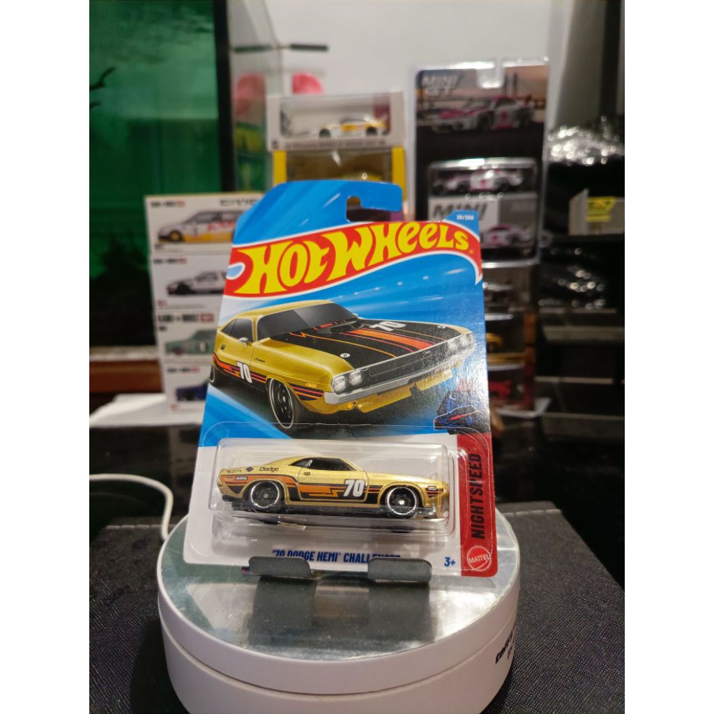 hotwheels 70 Dodge hemi challenger