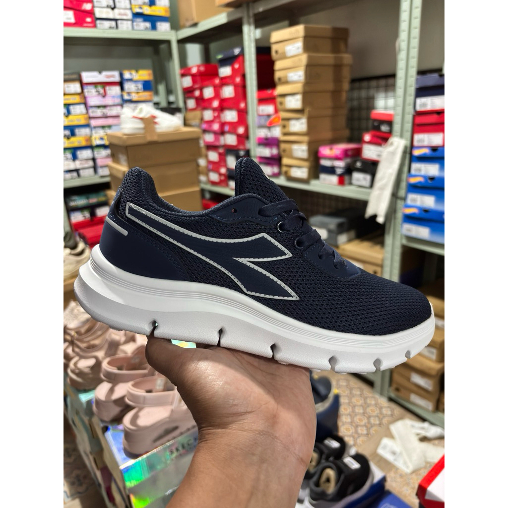 Sepatu DIADORA NAKUMI NAVY