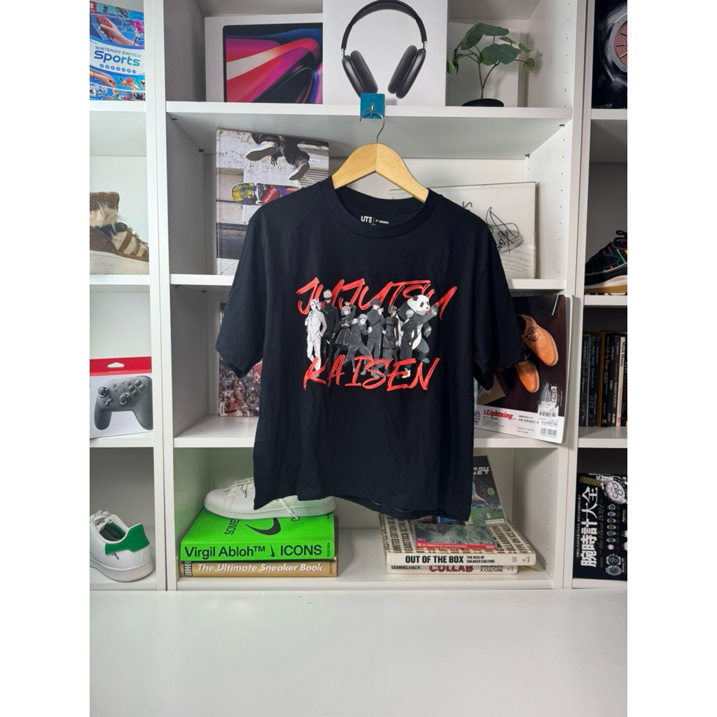 kaos boxy uniqlo ut jujutsu kaisen